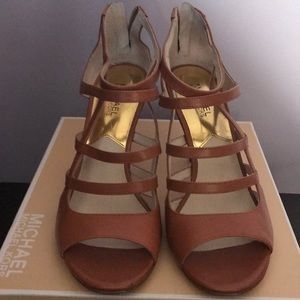 New Michael Michael Kors tan heels